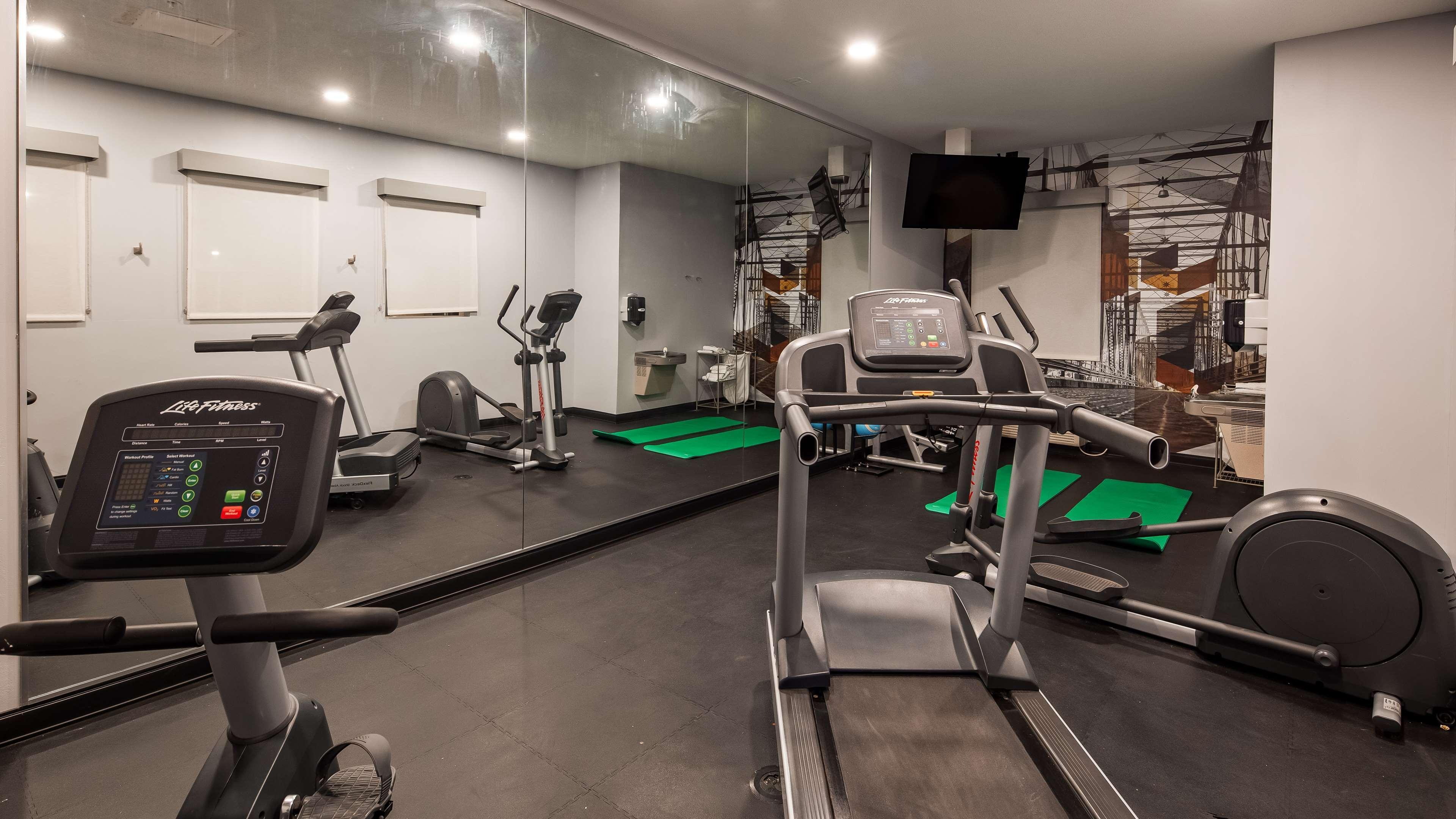 Best Western Plus New Cumberland Εξωτερικό φωτογραφία