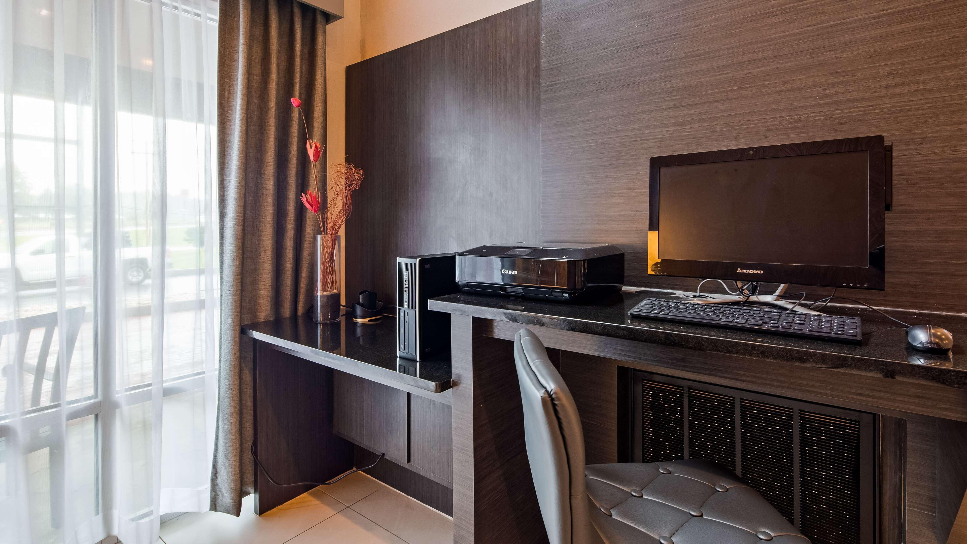 Best Western Plus New Cumberland Εξωτερικό φωτογραφία