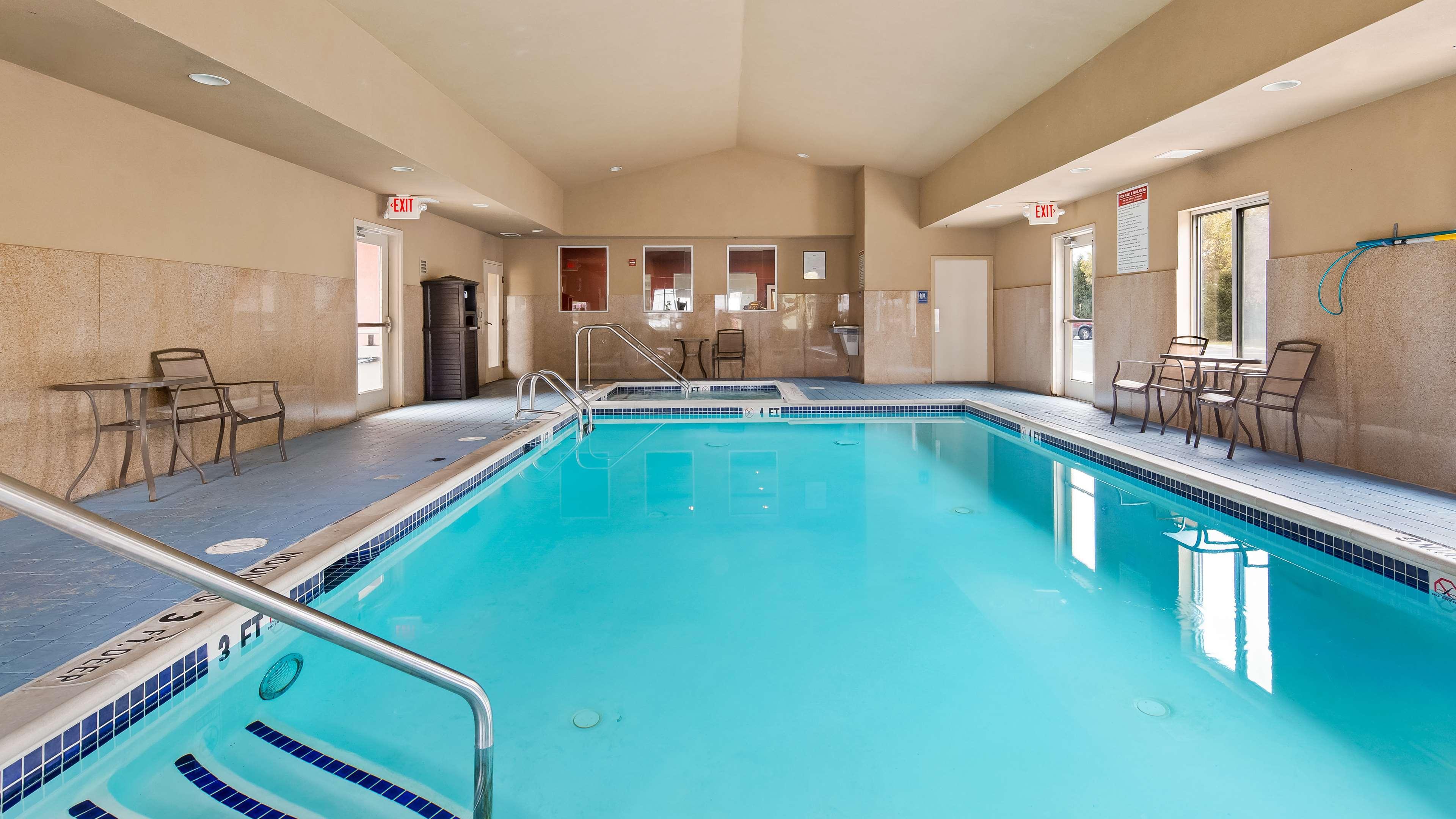 Best Western Plus New Cumberland Εξωτερικό φωτογραφία