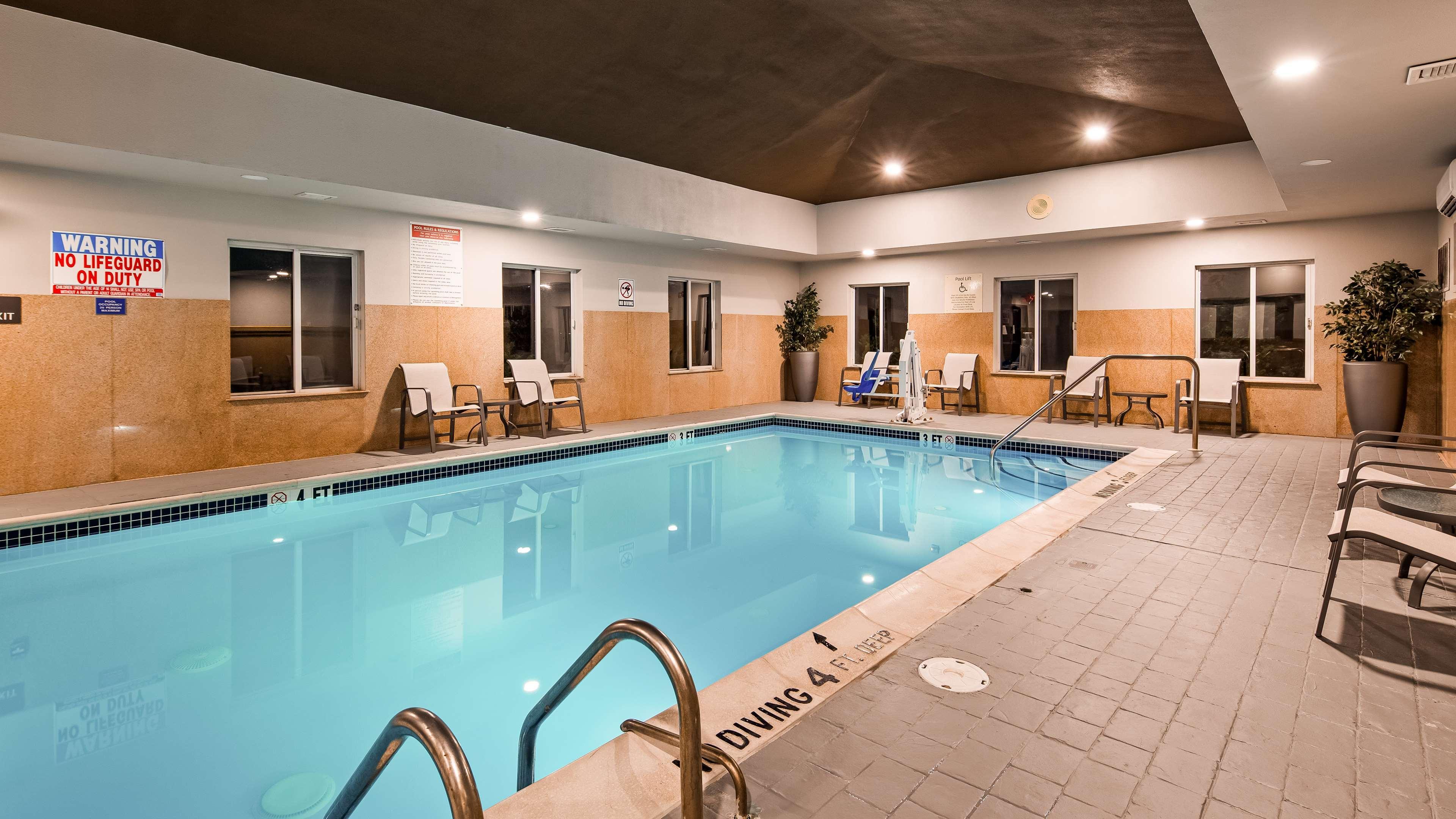 Best Western Plus New Cumberland Εξωτερικό φωτογραφία