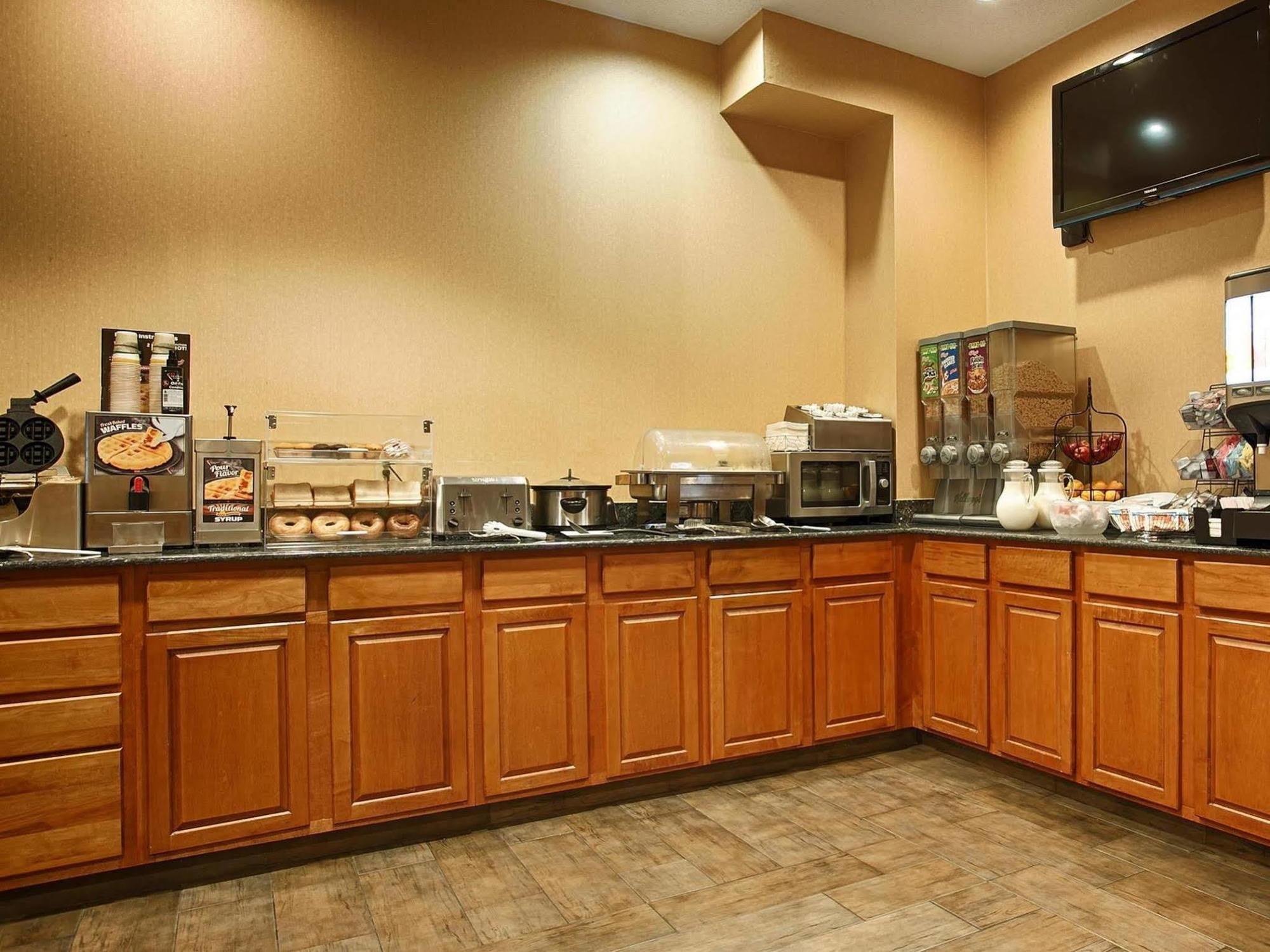 Best Western Plus New Cumberland Εξωτερικό φωτογραφία