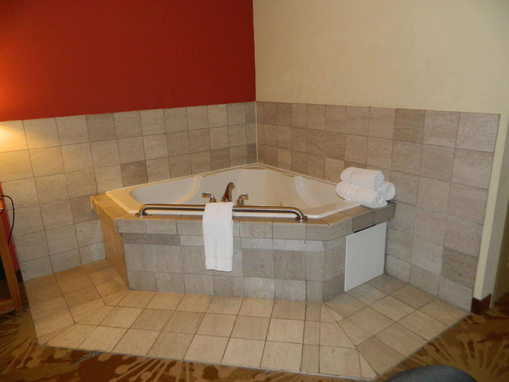 Best Western Plus New Cumberland Εξωτερικό φωτογραφία