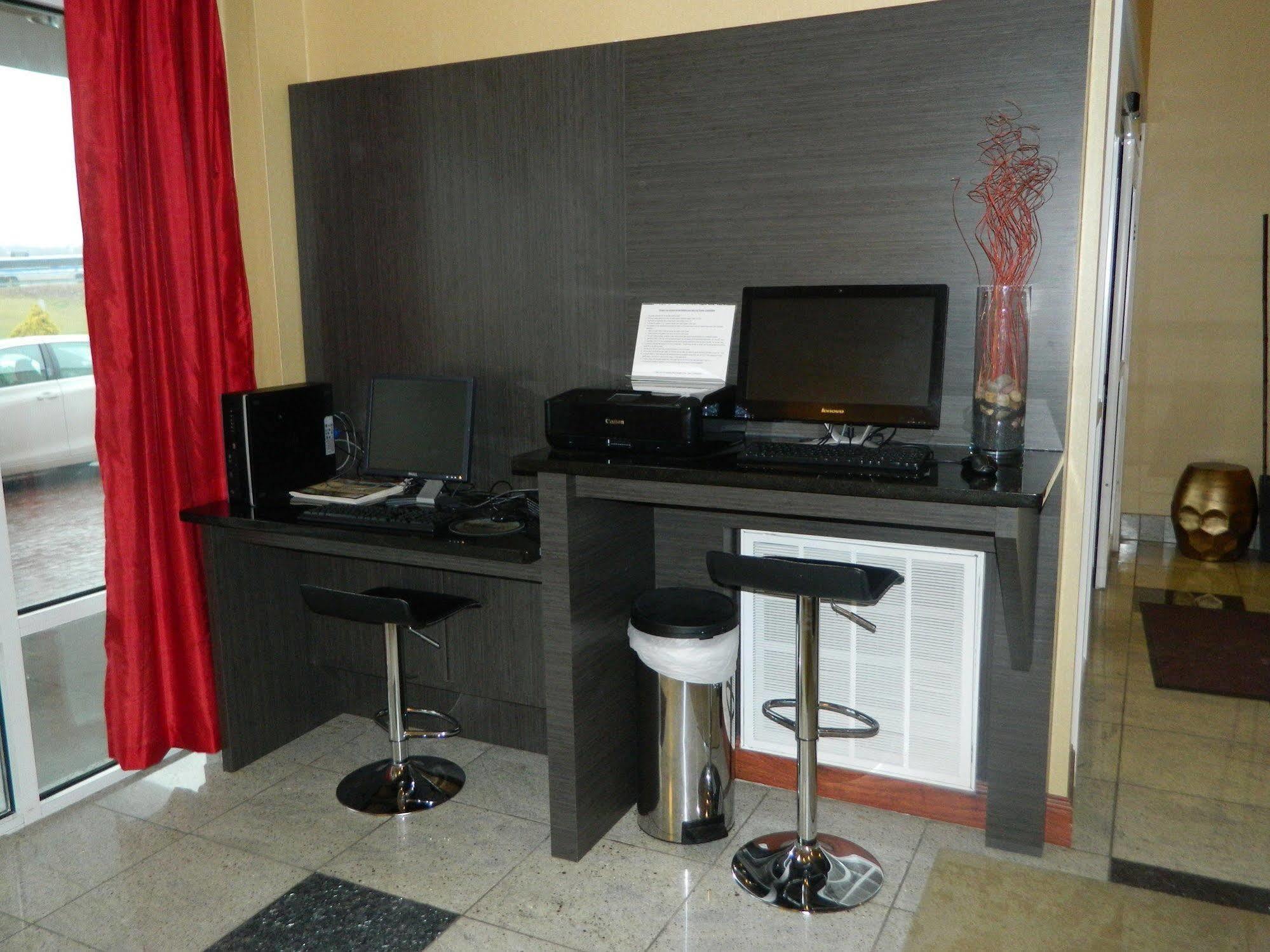 Best Western Plus New Cumberland Εξωτερικό φωτογραφία