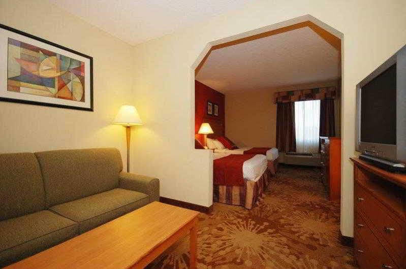 Best Western Plus New Cumberland Εξωτερικό φωτογραφία